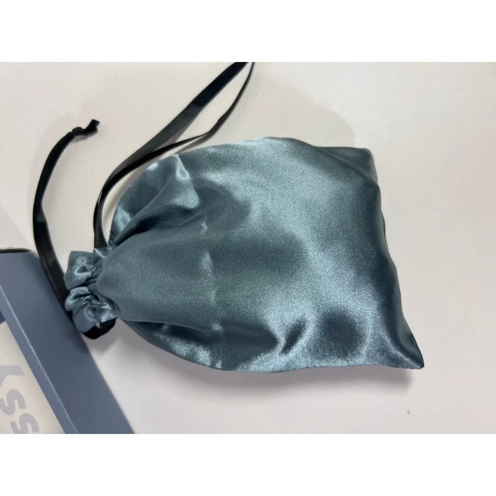 Blissy Mulberry Silk Sleep Mask Ash Blue NIB 22 Momme Weight Damage to box